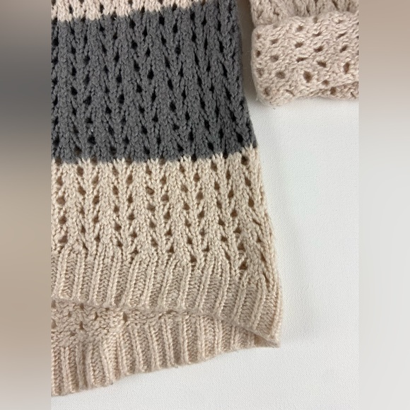 Glimmer By JJ Basics Gray Striped Open Knit Sweater Medium (sku490) - Picture 3 of 9
